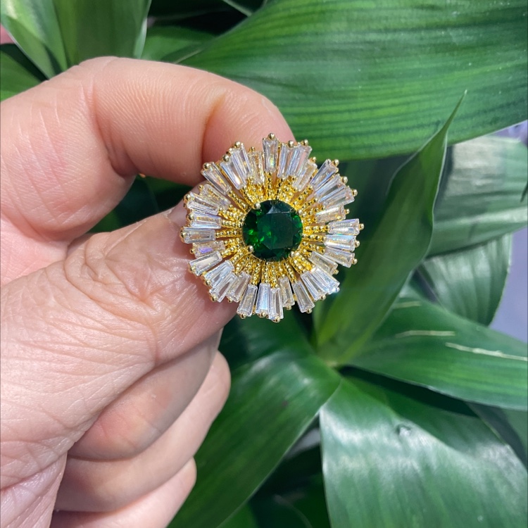 Exquisite high-grade micro-studded zirconium sunflower small button needle dress anti-slip brooch suit decorative pin Specification drawing
