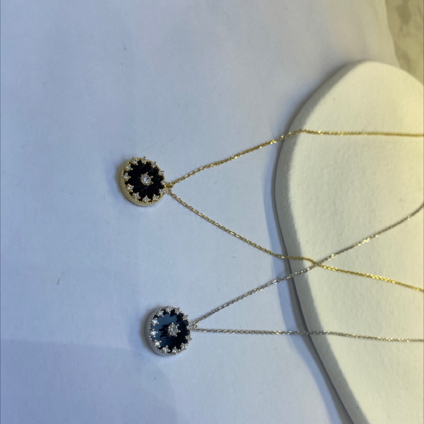Zircon black plate small necklace