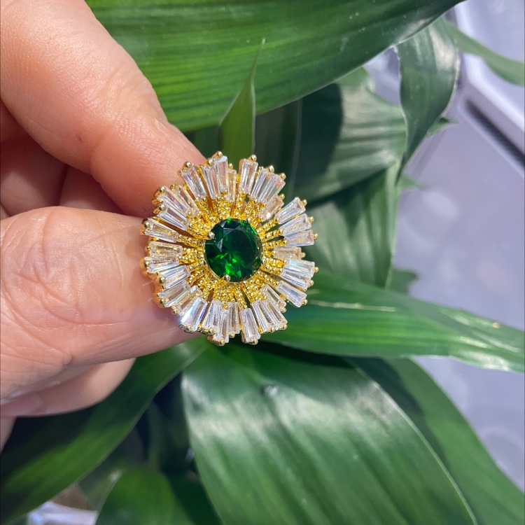 Exquisite high-grade micro-studded zirconium sunflower small button needle dress anti-slip brooch suit decorative pin details Picture