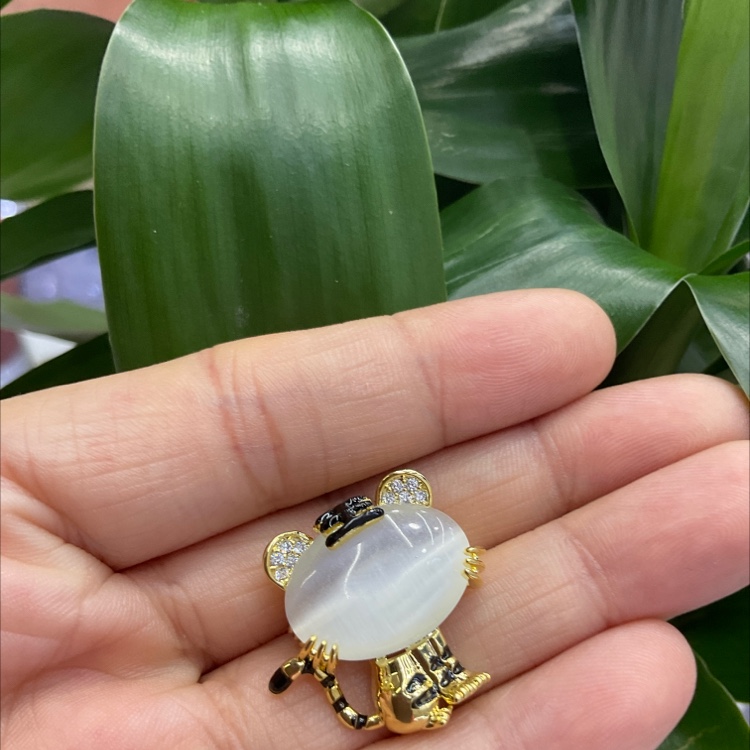 High-grade micro Zircon Tiger Brooch Hipster personality pin collar pin anti-slip buckle bag accessories full figure