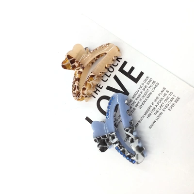 Korean version of 2022 fashion design sense hollow stitching high sense of acetic acid with drill hair catch female network red headwear thumbnail
