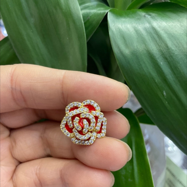 Retro light luxury micro-inset zircon red rose flower small pin collar pin temperament simple all-matching anti-slip buckle details Picture