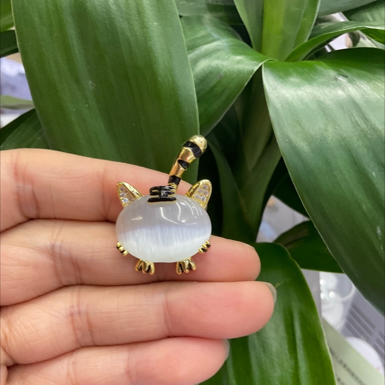 Cute micro-inset zircon cat's eye Tiger Brooch stylish personality pin collar pin anti-slip buckle cardigan bag clothing accessories full figure