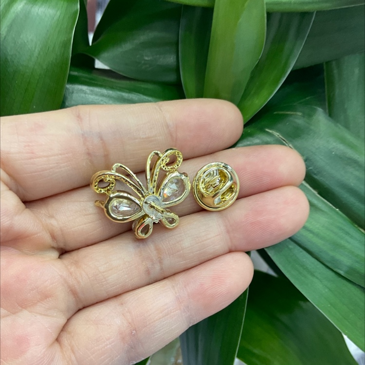 Delicate micro-inset Zircon Super Flash Butterfly anti-slip Small brooch High-end shirt V-neck Coat accessories Corsage neckline pins secure clothing Application Scenario