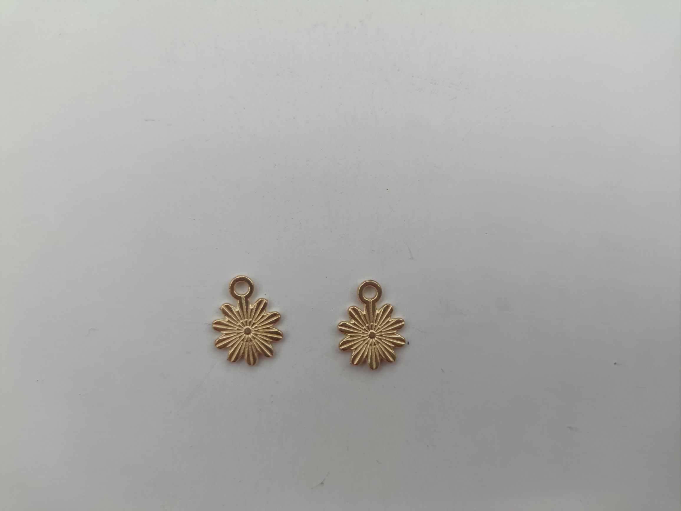 Drip Oil Flower Series Large Daisy Pendant Accessories Item Picture