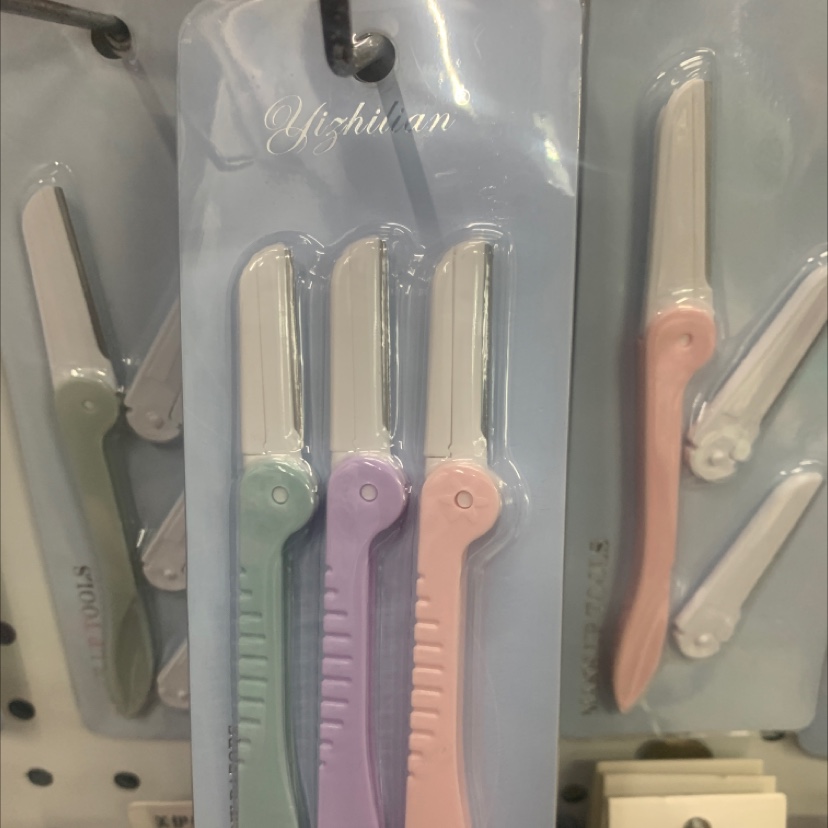 Three Eyebrow Trimmers For Izilian