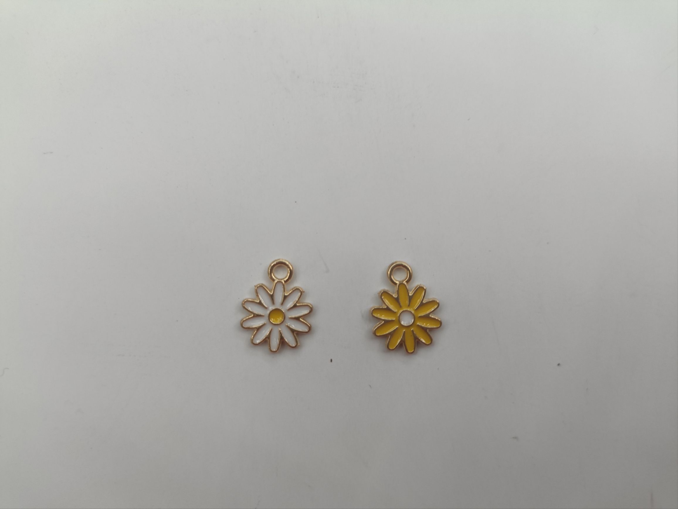 Drip Oil Flower Series Large Daisy Pendant Accessories