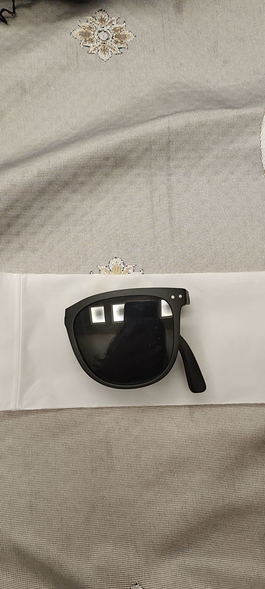 Show for glasses factory shop gift promotion drainage banana under the sunglasses folding explosion