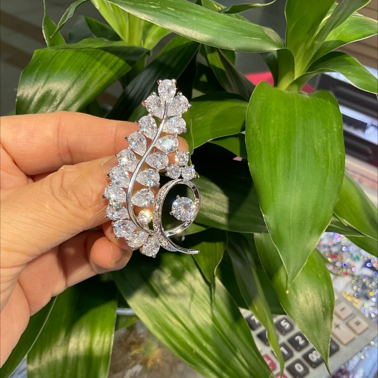 Super Flash Brooch Micro-Inset Zircon corsage Fine suit pin Cardigan Coat accessories Everything lapel pin