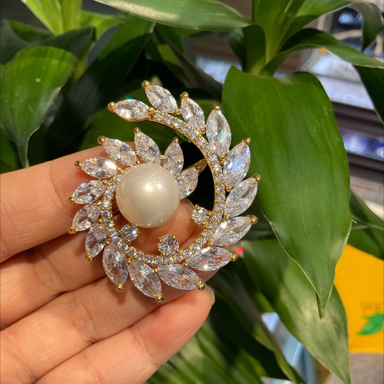 Pearl Brooch Micro-inlaid Zircon corsage Delicate Suit pin Cardigan Coat Accessories Vintage accessories Everything lapel pin