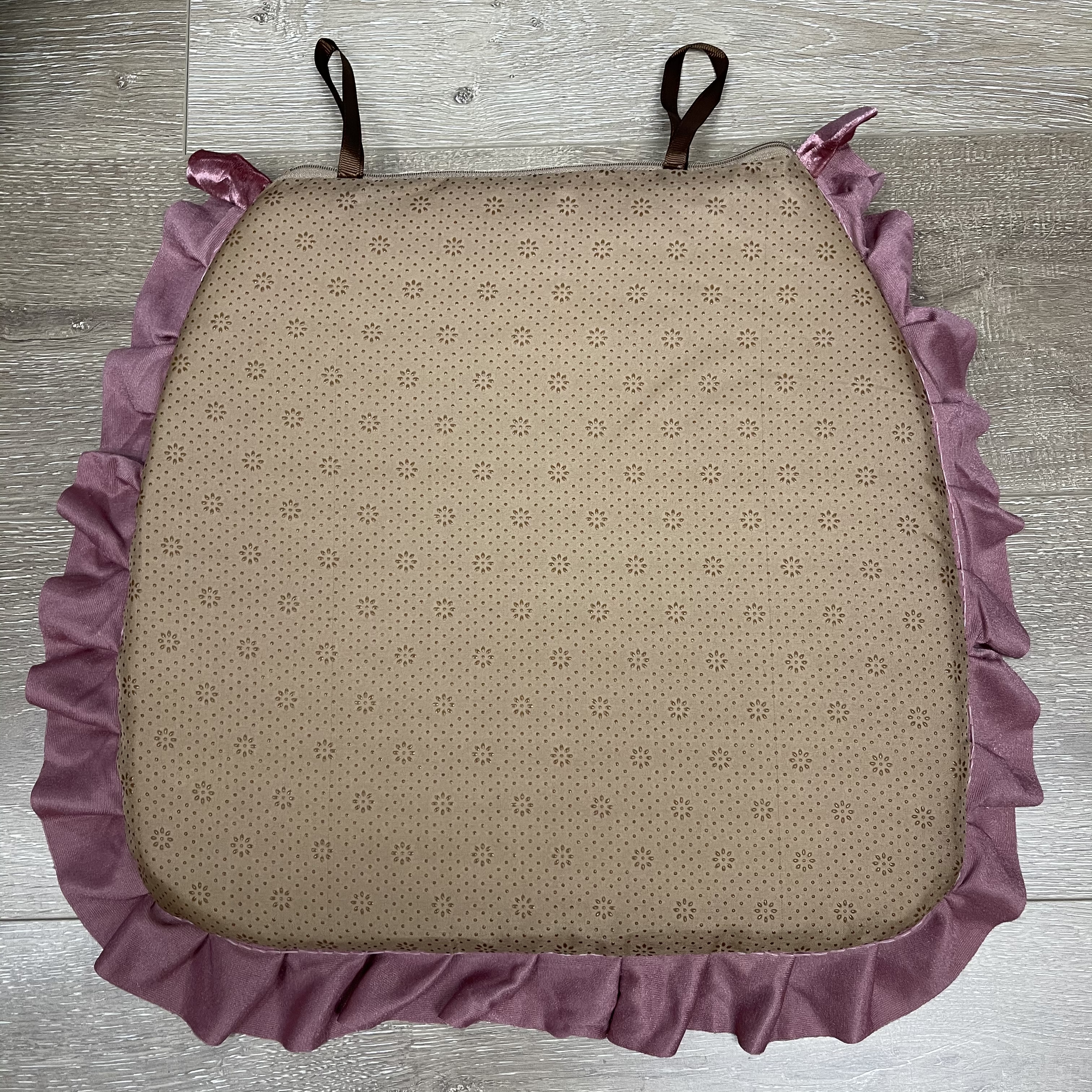 New Explosive Manufacturers Direct Sales Solid Color Embossed Dining Chair Cushion Can Be Disassembled And Washed Home Computer Chair Mahogany Chair Cushion Application Scenario