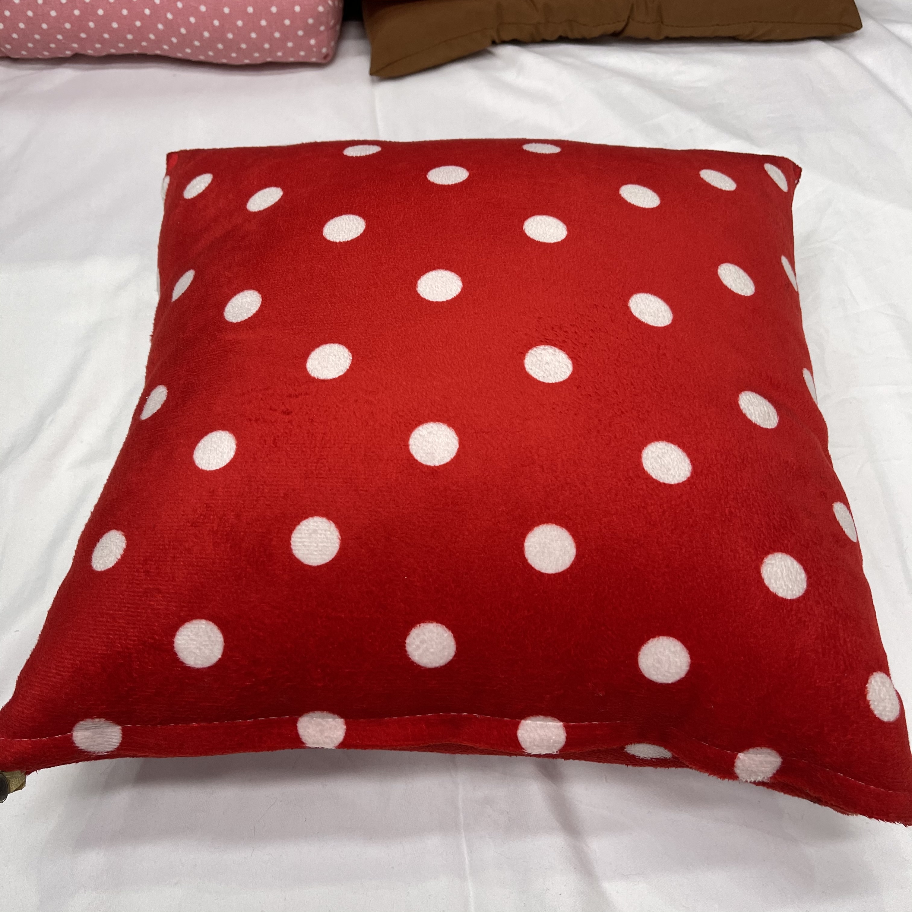New Explosive Manufacturers Direct Sales Polka Dot Short Velvet Car Pillow Home Bed Sofa Tatami Cushion Ultra Soft Pillow Case Plus Pillow Core Specification drawing