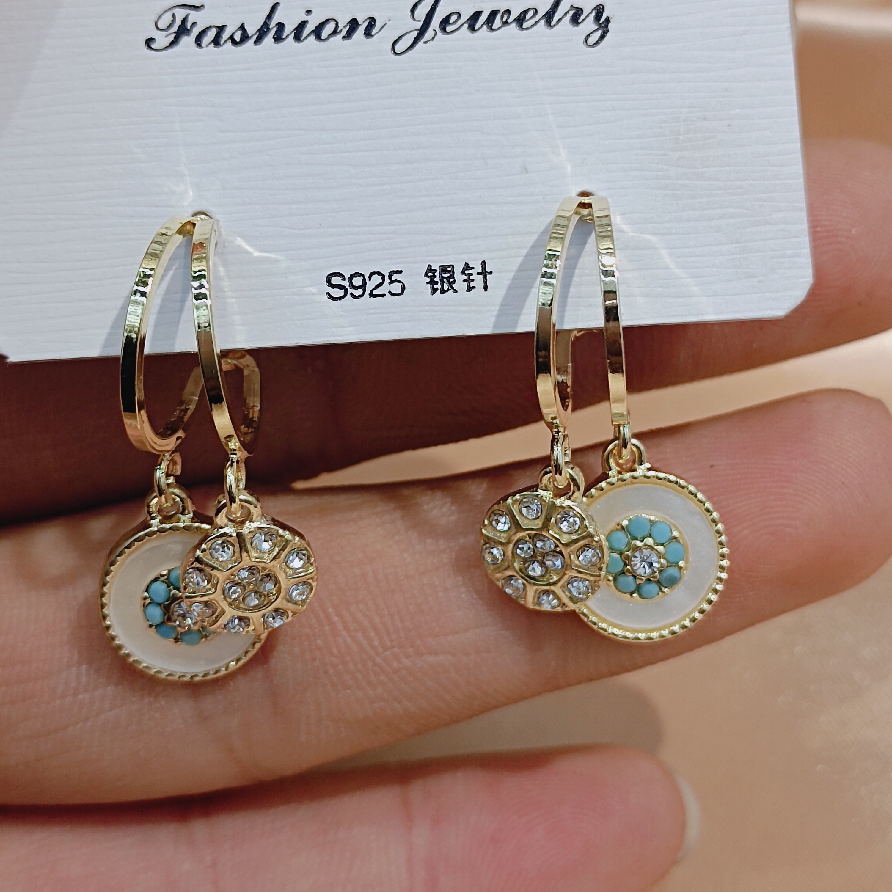 2022 New earrings Seashell Sea's Daughter Earhook Premium Gold elegance Everything simple earrings Sumei 123