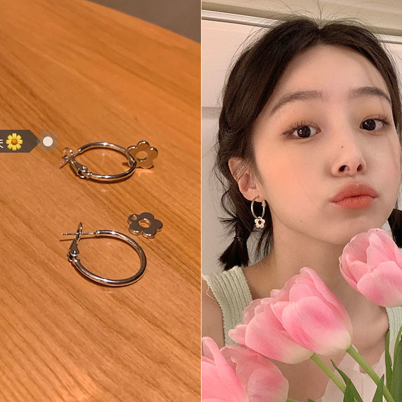 Spring flower hoops Earrings Hipster earrings ins Cool quality High touch atmospheric studs