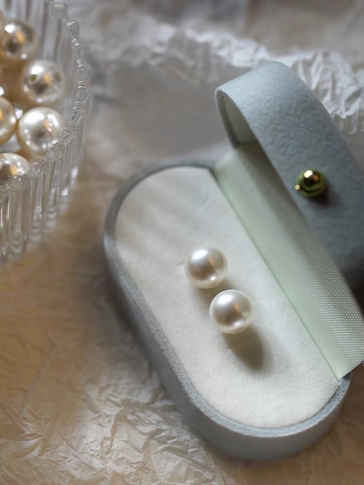 10 Boutique freshwater pearl earrings women's simple and generous commuting mini natural pearls
