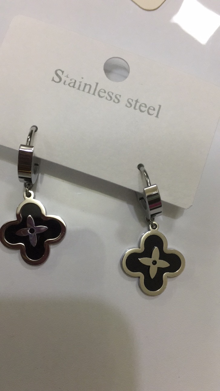 Four-leaf clover stainless steel new explosive necklace Tiktok live preferred