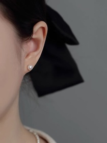 9 Boutique freshwater pearl earrings women's simple and generous commuter mini natural pearls