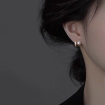 3 Boutique freshwater pearl earrings women's simple and generous commuter mini natural pearls