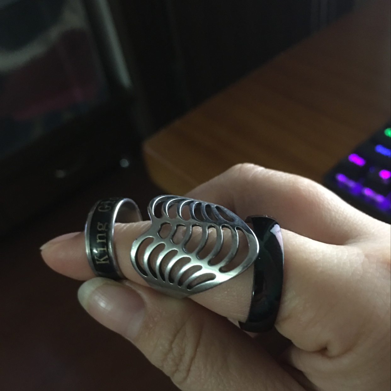Trendy ring