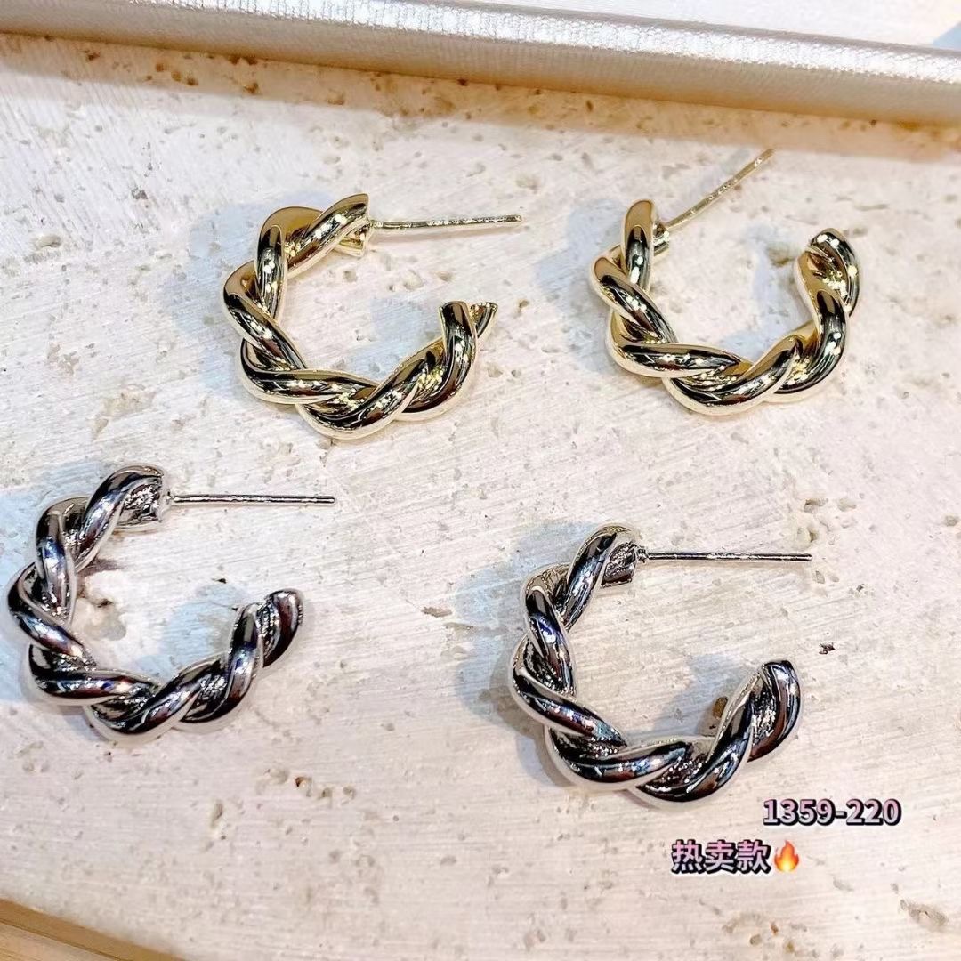 Explosive fashion trend High quality classic versatile earrings