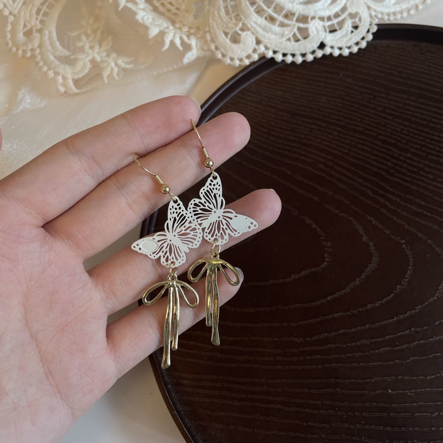 Butterfly Moonlight ~ Vintage stud earrings Butterfly Earrings Fairy Earrings Premium sense Instagram earrings Round face Slimming