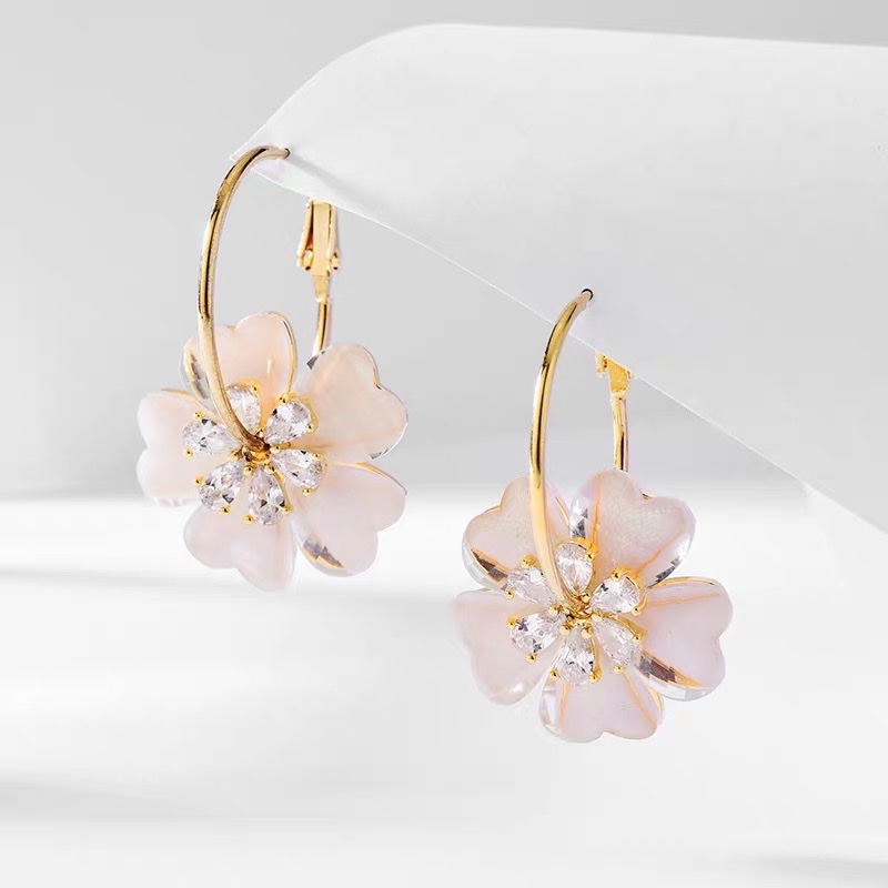 Flower heart flower earrings temperament super fairy personality advanced sense of new fashionable earrings sweet earrings