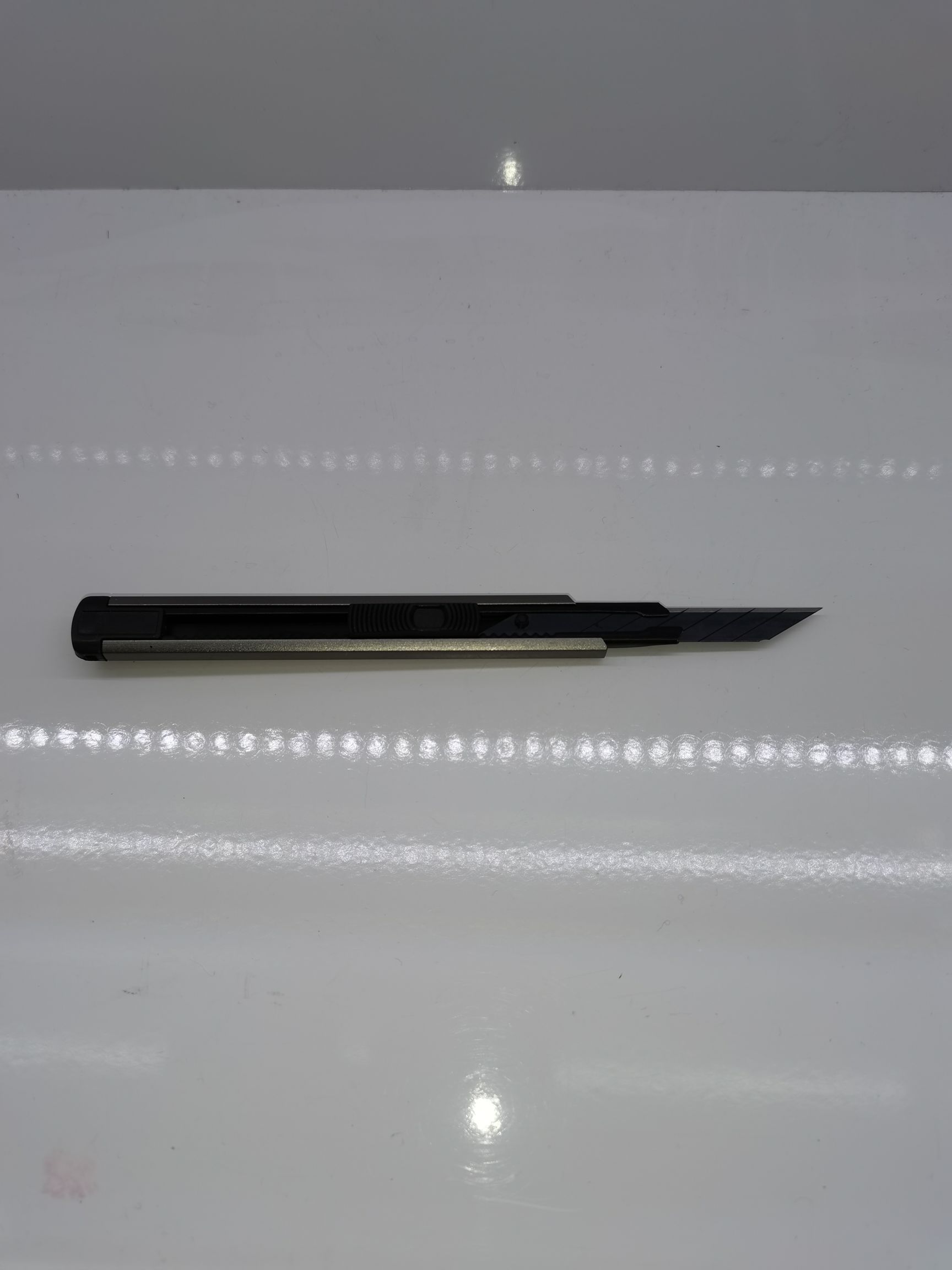 Utility knife, small utility knife, 30℃ utility knife, aluminum alloy small utility knife Application Scenario