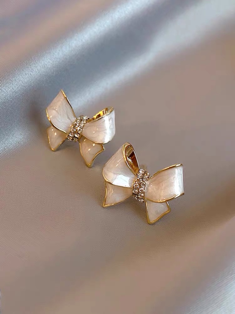 Senior sense bow earrings female summer niche design sense senior new fashion earrings to support ear piercing