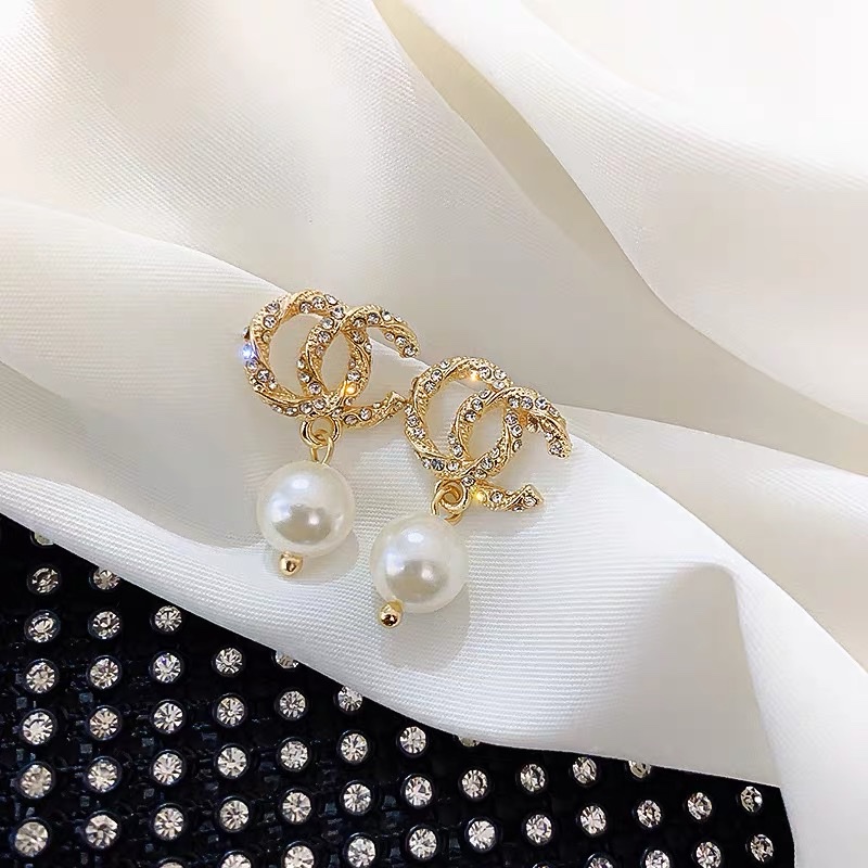 Double C pearl earrings new fashion studs female Korean temperament network red earrings explosion