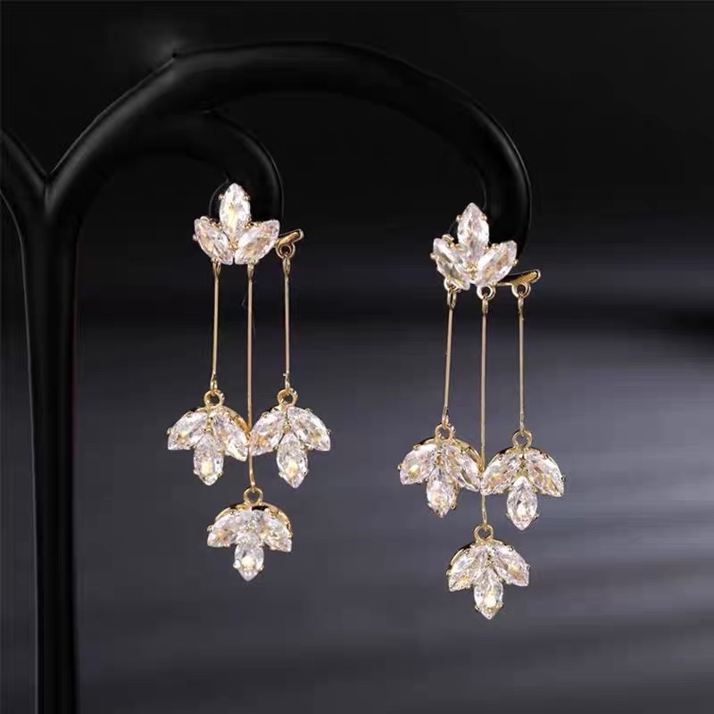 Zircon earrings for women new cold quality high-grade sense studs earrings light luxury wind high appearance level earrings
