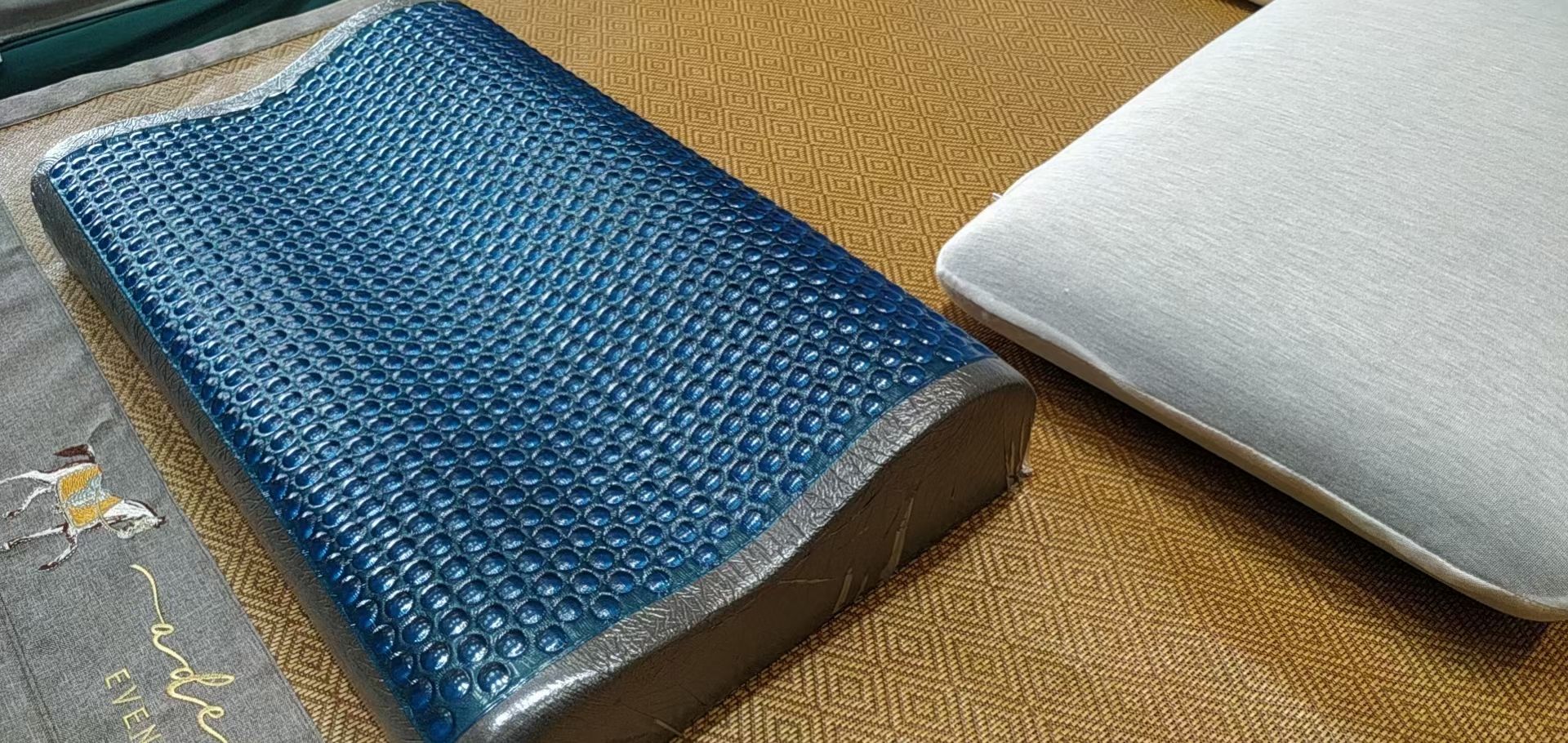 Gel Pillow details Picture