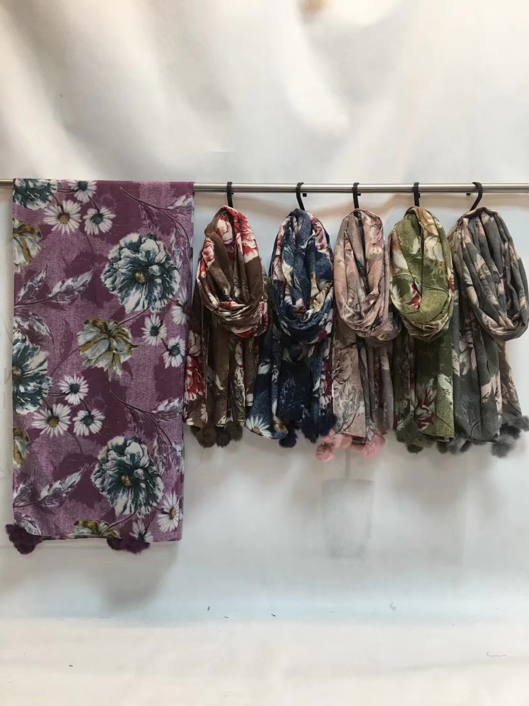 New Print Fashion Scarf Shawl With Hairball Large Scarf Scarf Bib Selling Explosive Recommended