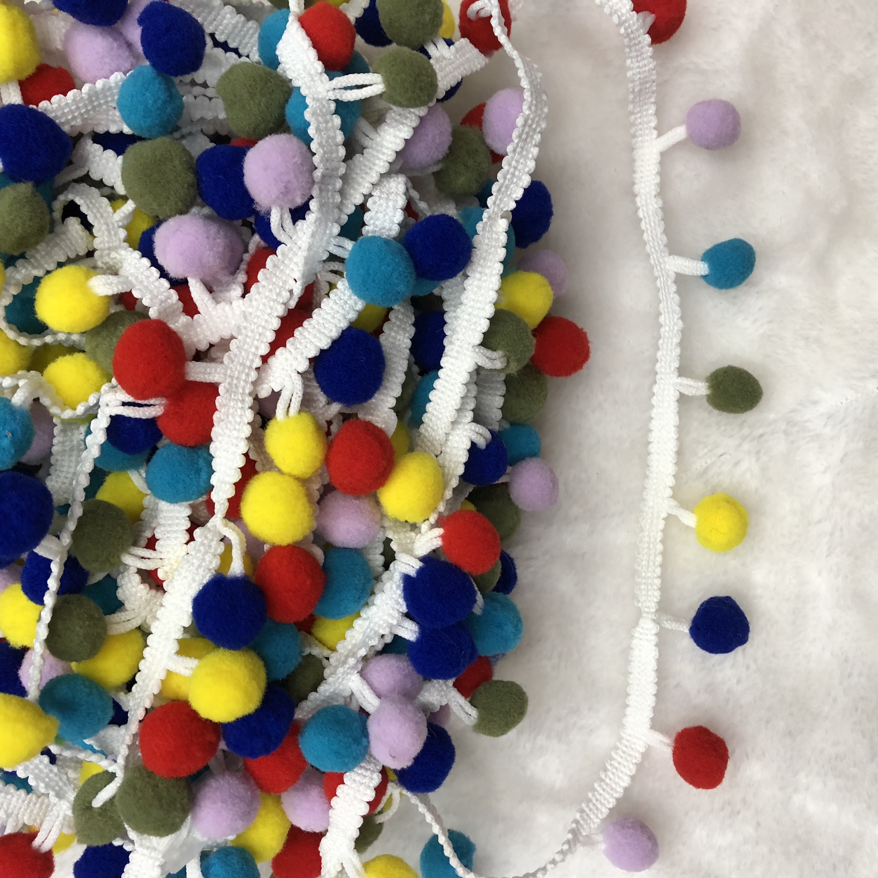 Source Factory, Manufacturers Direct Sales Of Handmade Hairball Lace Polyester High Elastic Hairball details Picture