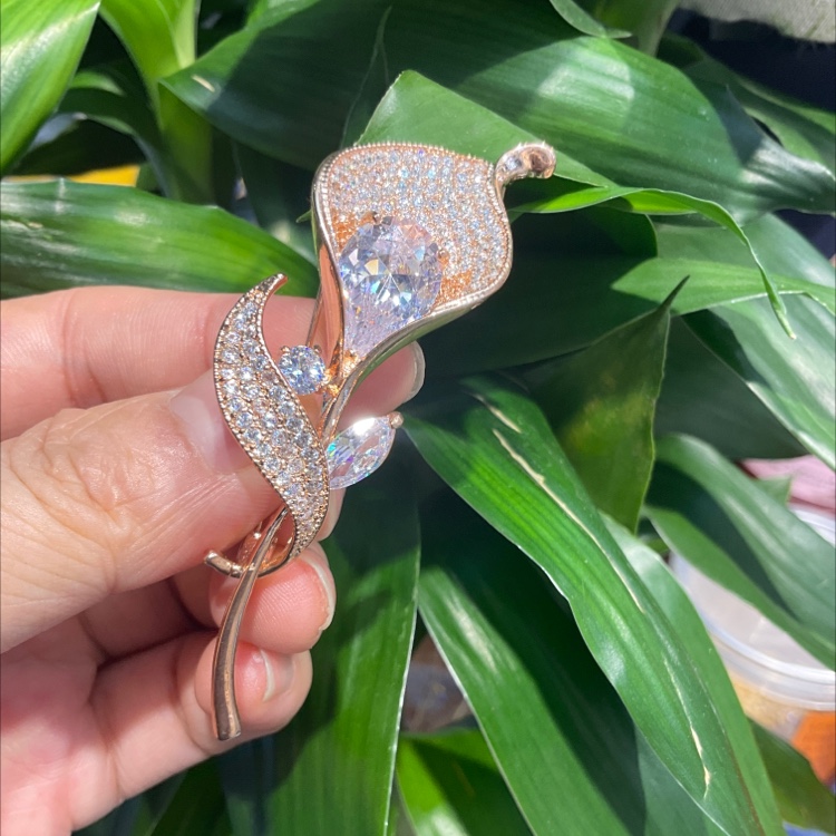 Fashion micro-inset zircon women's clothing brooch jewelry collar pin Silk scarf buckle pin clothing 2⃣️