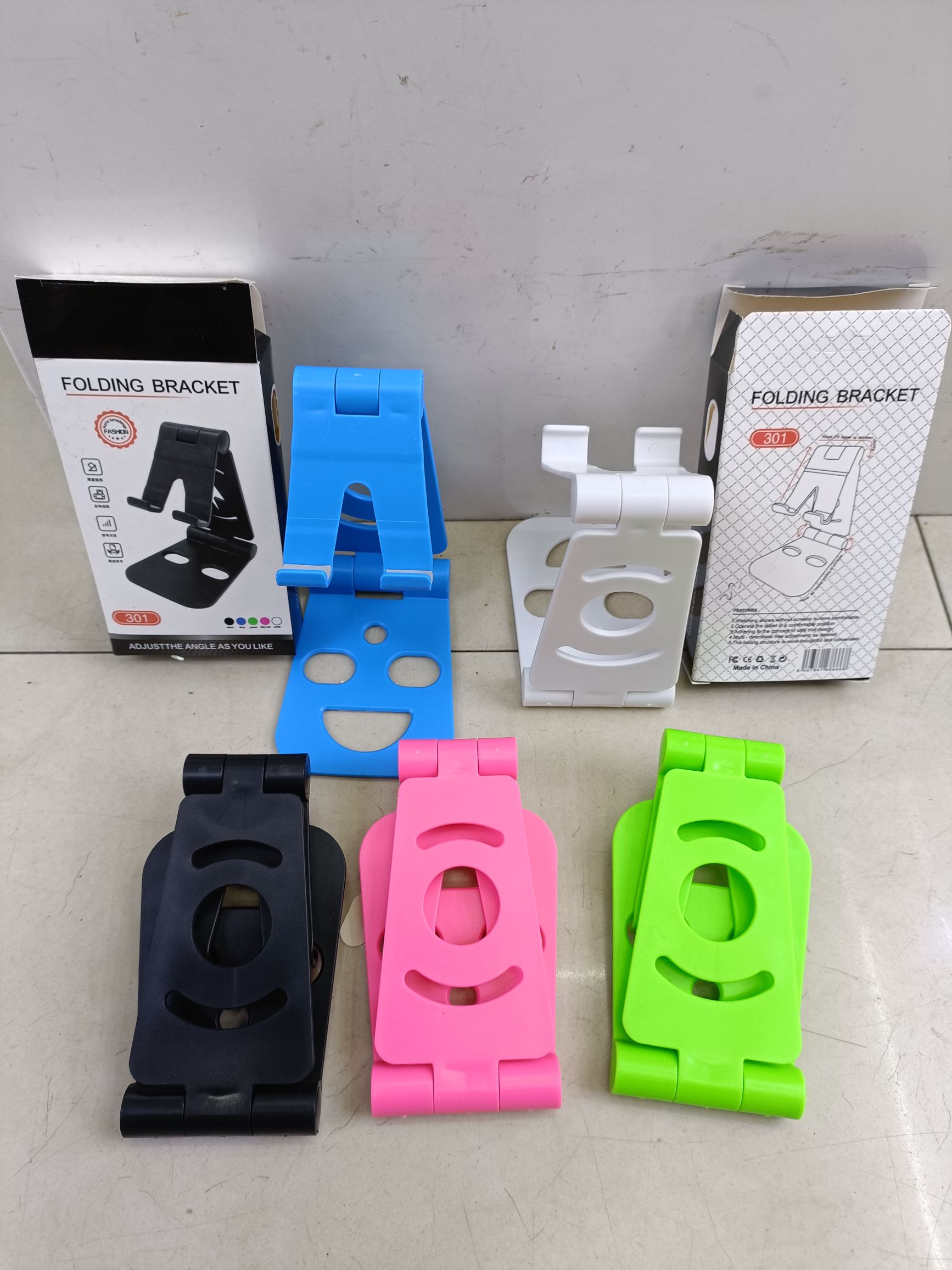 Round hole foldable phone stand