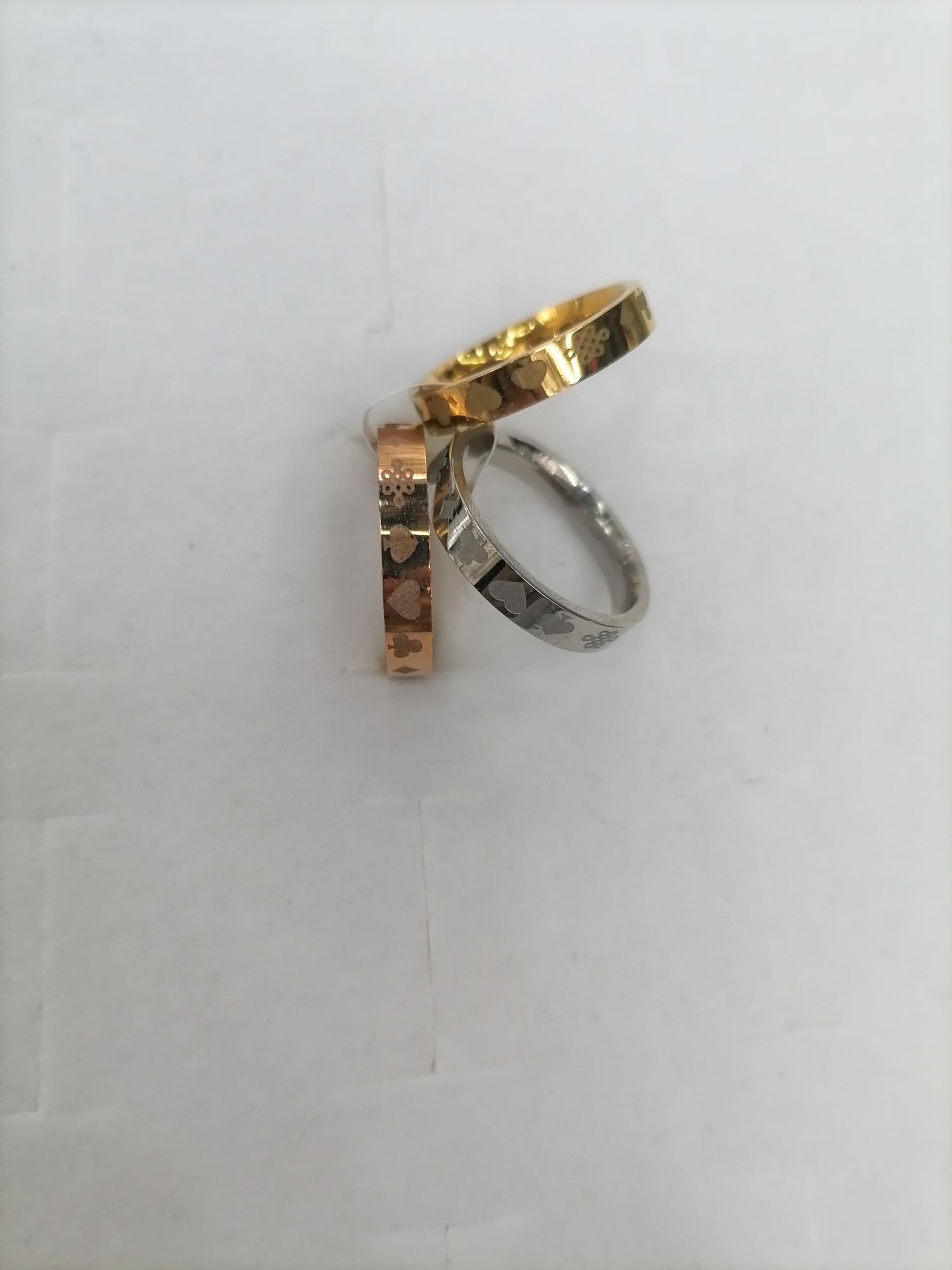 Titanium steel flower shape, heart, heart, square ring, there are 3 colors