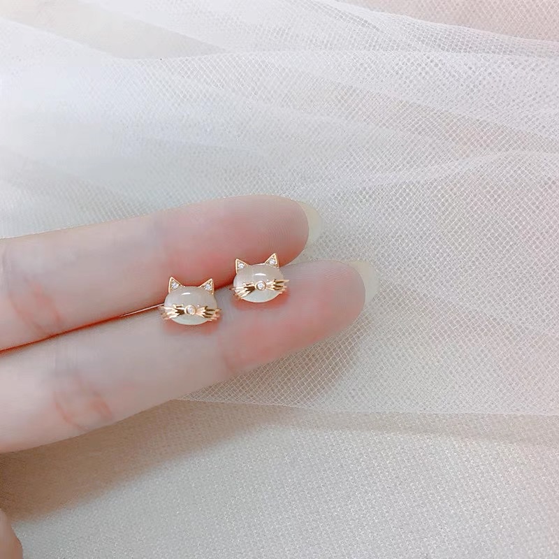 Autumn and winter cute unique cat earrings Women's cat's Eye earrings simple and compact design sense earrings thumbnail