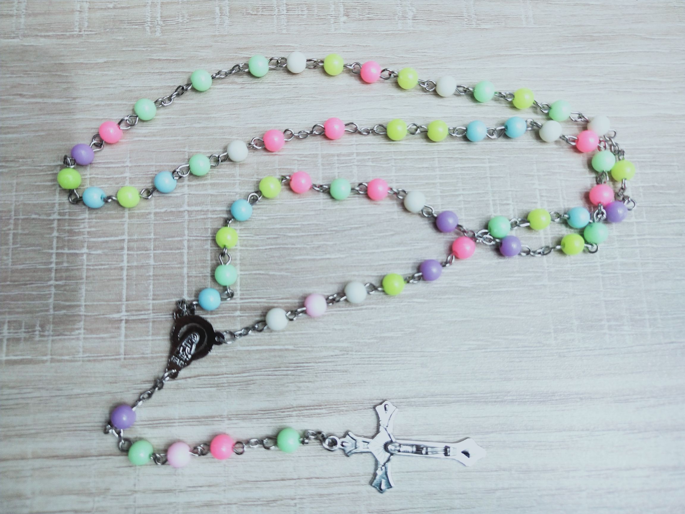 Plastic beads mixed color cross necklace foreign trade hot products manufacturers direct sales welcome new and old customers into the store to buy