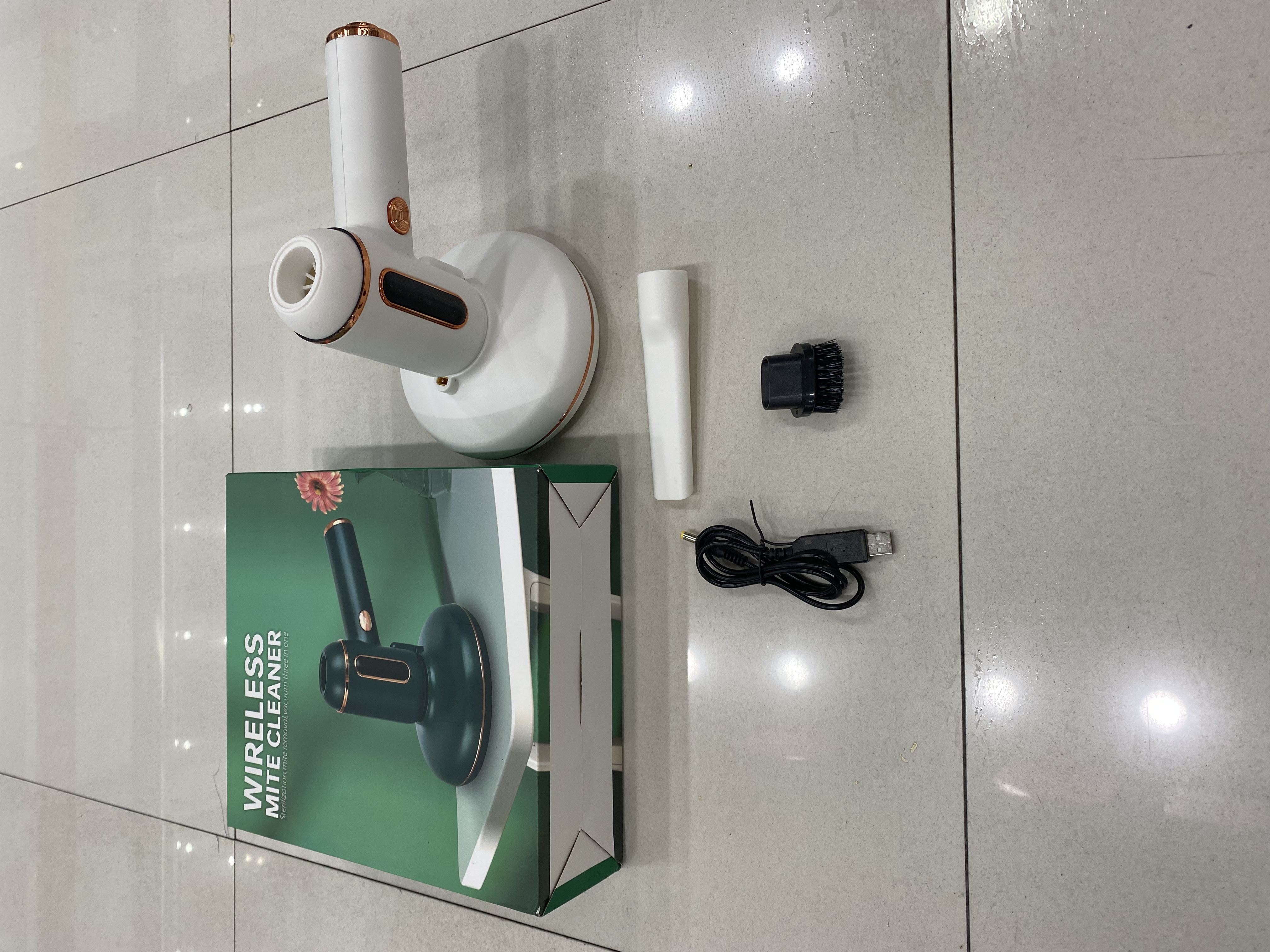Mite remover vacuum cleaner