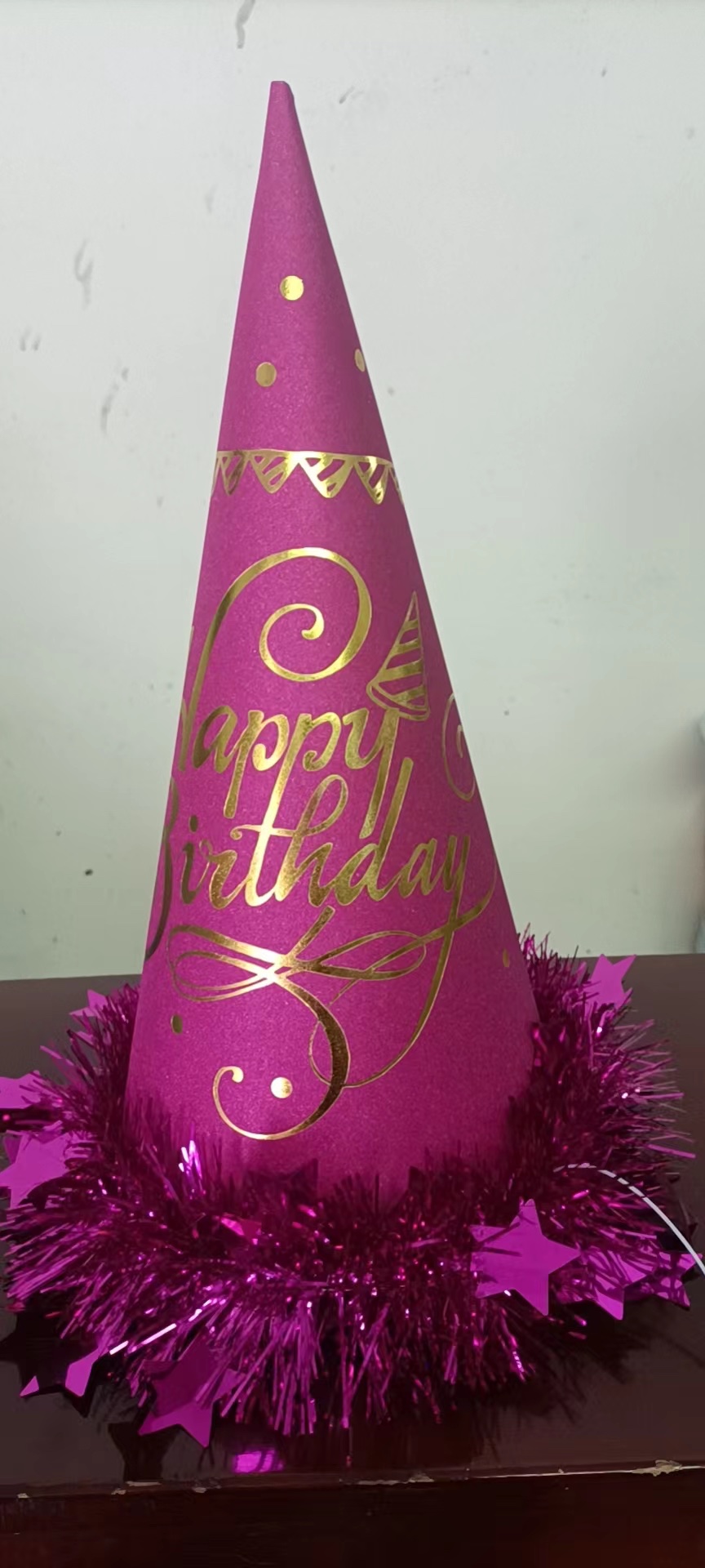 Gold Onion Powder Hot Gold Birthday Hat Festival Hat Wholesale 01 Application Scenario