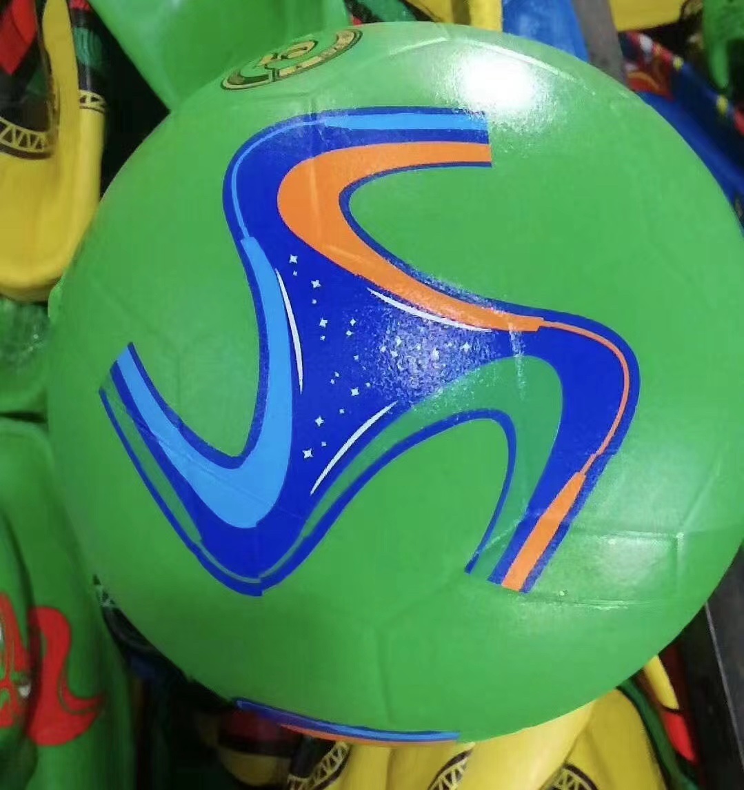 No. 4 No. 5 Smooth Rubber Soccer Ball Children's Toy Student Ball Application Scenario