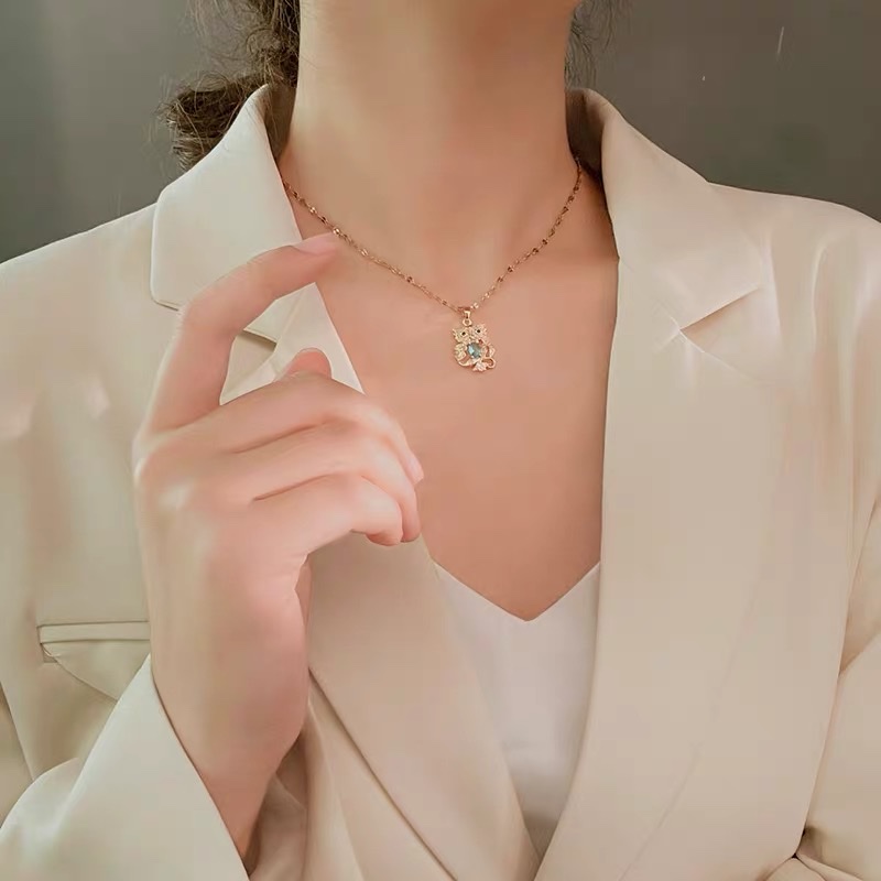 Niche designer owl pendant personality necklace female collarbone chain exquisite not hit the Internet red jewelry