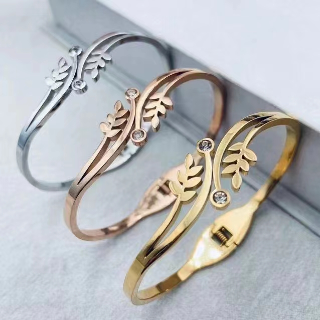 This bracelet exudes a light luxury and high-end vibe. It is made of titanium steel, a niche product that does not fade, and features an exquisite, ins fashion design. The gold bracelet is simple and elegant for girls Application Scenario