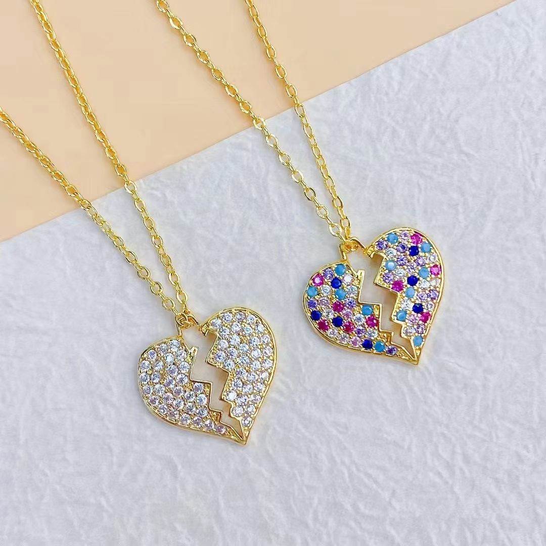 The 2022 new Moissanite necklace, female collarbone chain, bear pendant, exquisite and niche, is a fashionable gift for couples and best friends detail image 4