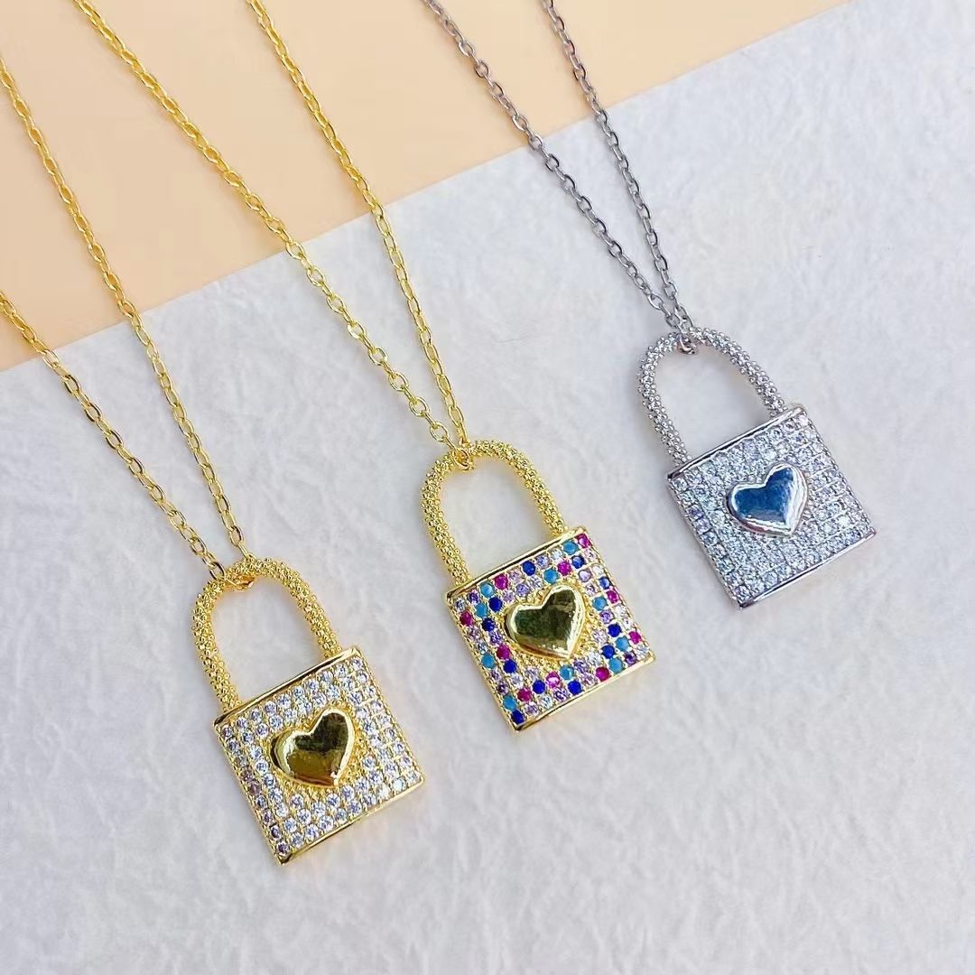 2022 New Moissanite necklace, women's collarbone chain, 18K gold pendant, exquisite and niche, fashionable couple and best friend gift Application Scenario