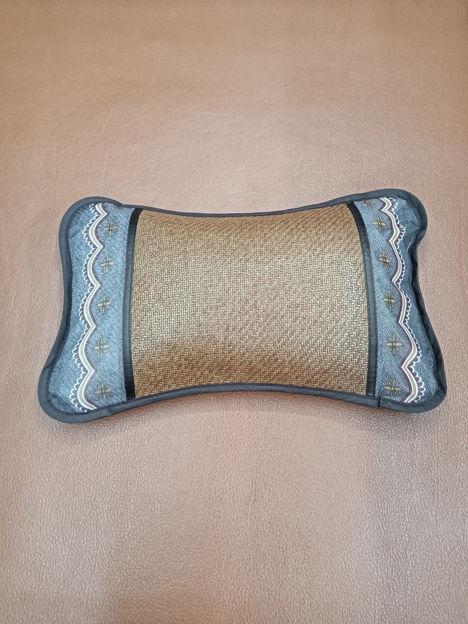 Summer rattan pillow thumbnail