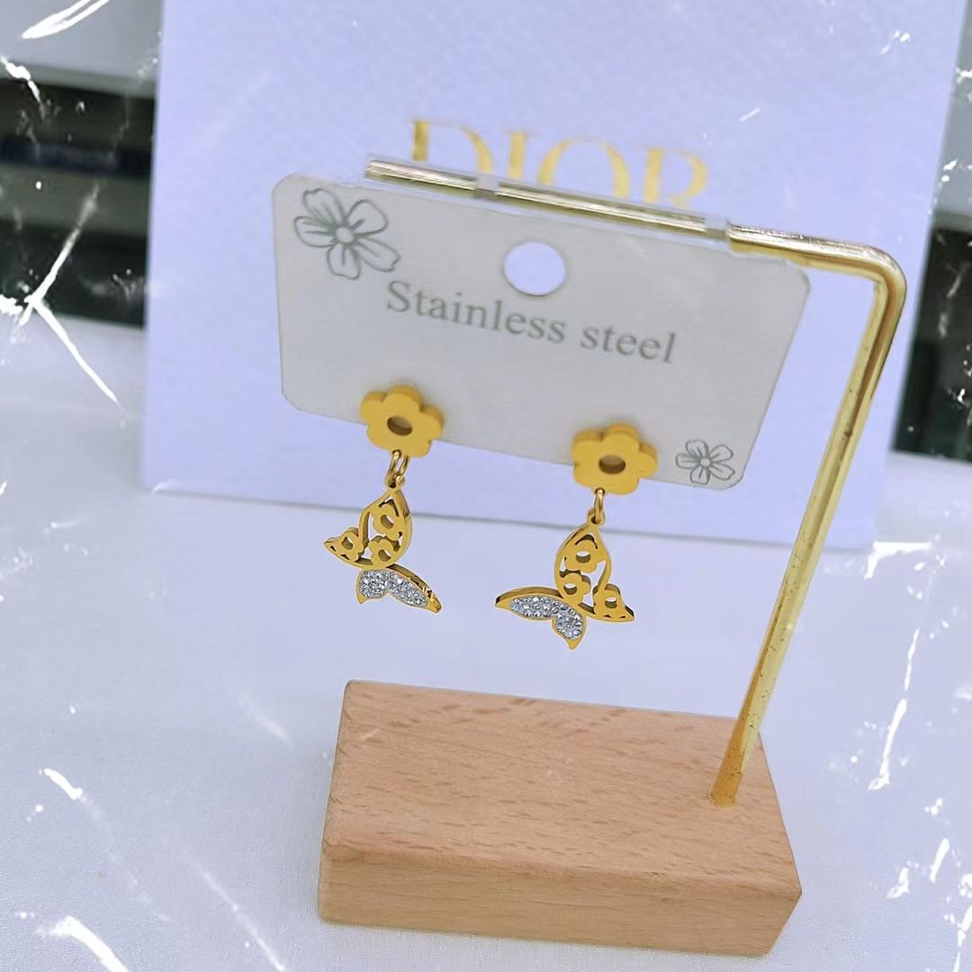 Summer earring for women, simple starfish, non-fading, titanium steel, high-end, niche design earrings, 2021 new style stud earrings, trendy earrings Application Scenario