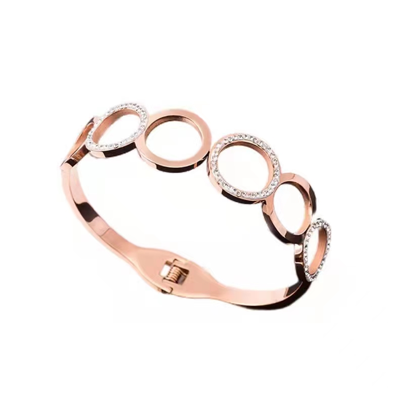 This bracelet exudes a light luxury and high-end vibe. It is made of titanium steel, a niche product that does not fade, and features an exquisite, ins fashion design. The gold bracelet is simple and elegant for girls details Picture