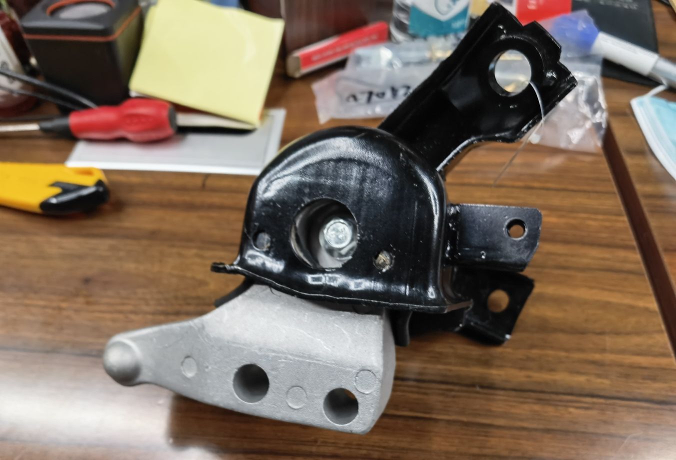 Toyota Engine Bracket Adhesive 12305-36010 Application Scenario