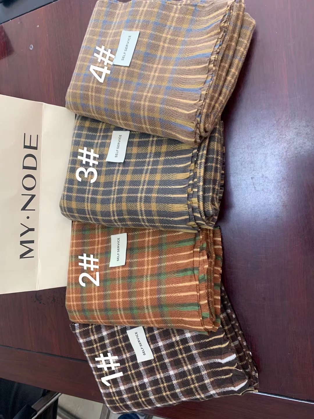 A New Fashion Bombshell Yarn-Dyed Plaid Scarf Is On Sale details Picture